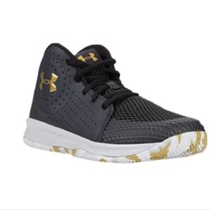 Boys Under armour basketball shoes